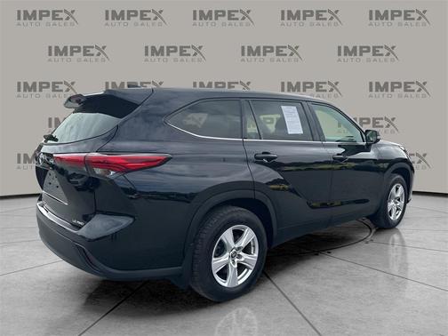 2022 Toyota Highlander LE