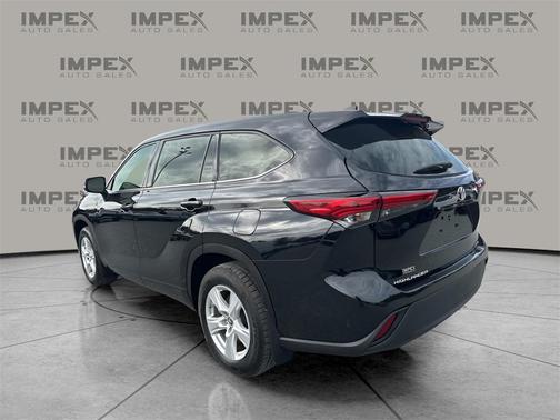 2022 Toyota Highlander LE
