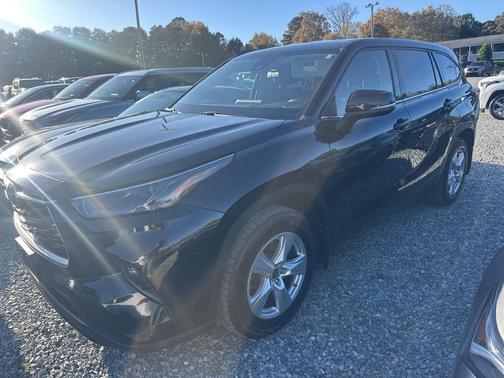 2022 Toyota Highlander LE