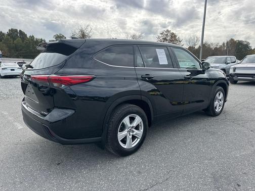 2022 Toyota Highlander LE