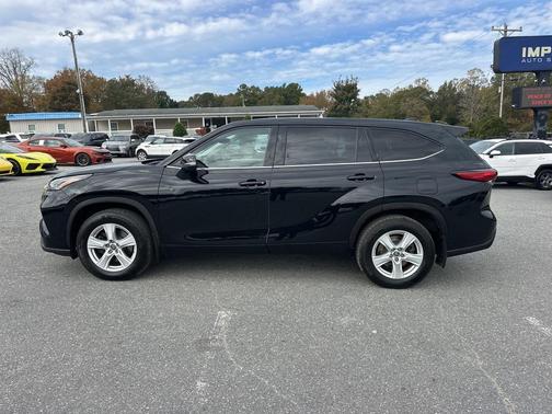 2022 Toyota Highlander LE