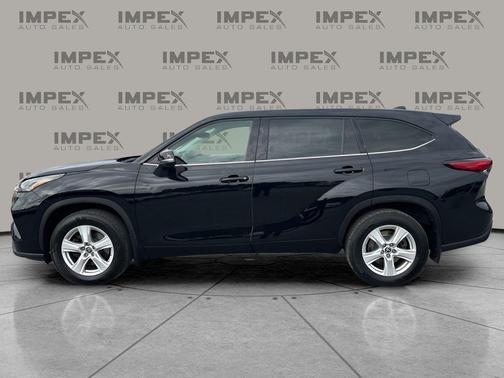 2022 Toyota Highlander LE