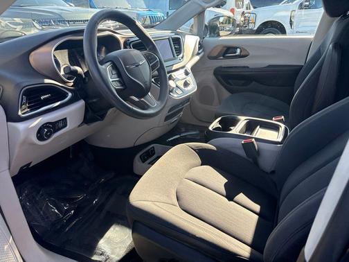 Granite Crystal Metallic Clearcoat 2019 Chrysler Pacifica Touring Plus