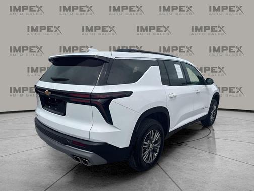 Summit White 2025 Chevrolet Traverse LT
