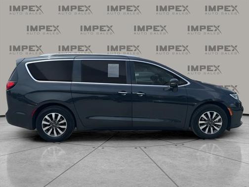 2021 Chrysler Pacifica Touring L