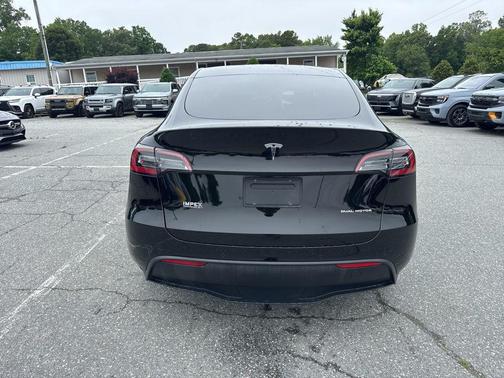 2022 Tesla Model Y Long Range Dual Motor All-Wheel Drive