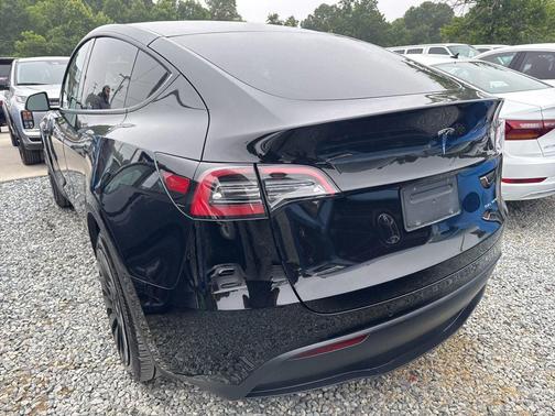 2022 Tesla Model Y Long Range Dual Motor All-Wheel Drive