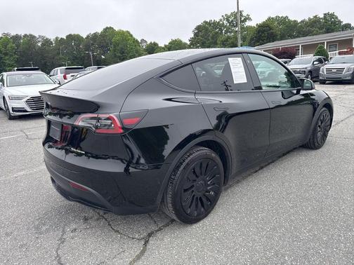 2022 Tesla Model Y Long Range Dual Motor All-Wheel Drive