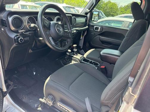 Silver Zynith Clearcoat 2022 Jeep Wrangler Sport S