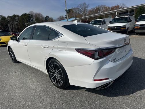 2025 Lexus ES 350 Base