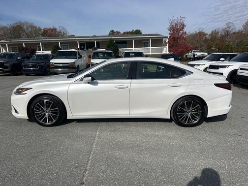 2025 Lexus ES 350 Base