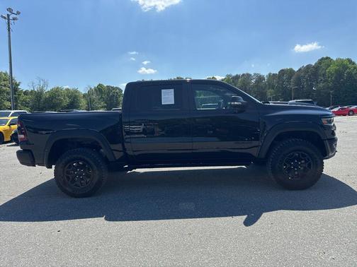 Diamond Black Crystal Pearlcoat 2021 RAM 1500 TRX
