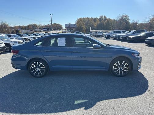 2025 Volkswagen Jetta 1.5T SE