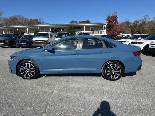 2025 Volkswagen Jetta 1.5T SE