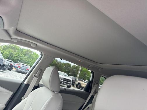 Everest White Pearl 2024 Nissan Rogue SV