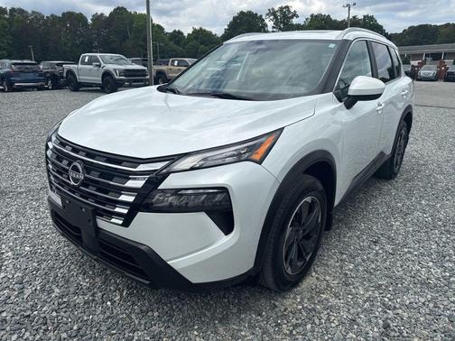 Everest White Pearl 2024 Nissan Rogue SV