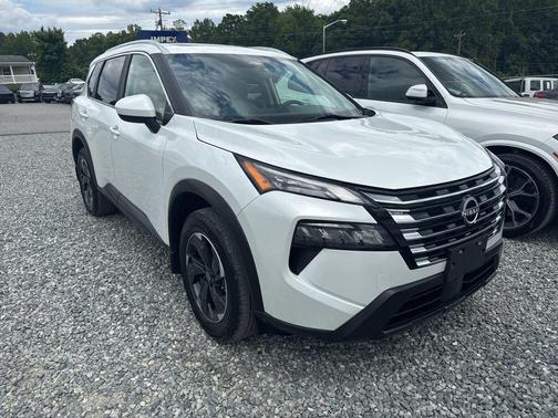 Everest White Pearl 2024 Nissan Rogue SV