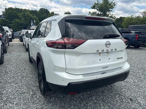 Everest White Pearl 2024 Nissan Rogue SV