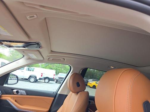 Black Sapphire Metallic 2022 BMW X7 xDrive40i
