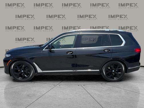 Black Sapphire Metallic 2022 BMW X7 xDrive40i