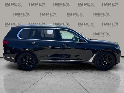 Black Sapphire Metallic 2022 BMW X7 xDrive40i