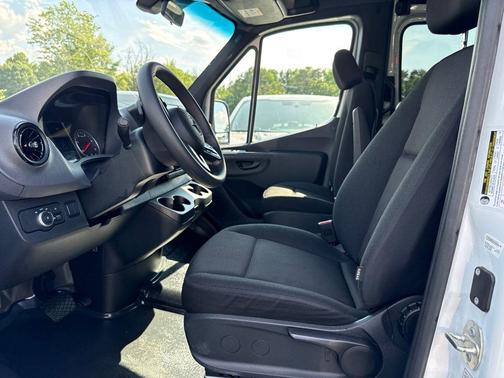 Arctic White 2024 Mercedes-Benz Sprinter 2500 Standard Roof