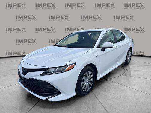 Super White 2019 Toyota Camry Hybrid LE