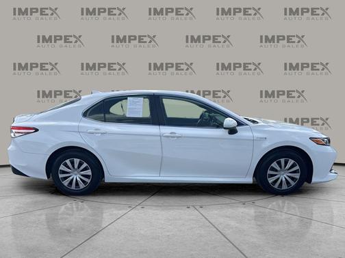 Super White 2019 Toyota Camry Hybrid LE