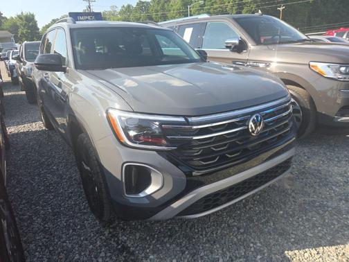 Deep Black Pearl 2025 Volkswagen Atlas 2.0T Peak Edition