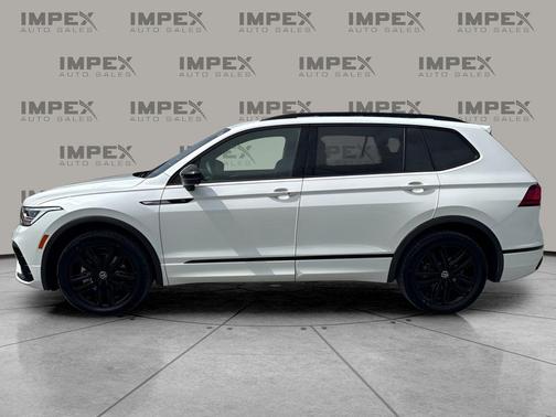 Oryx White Pearl 2022 Volkswagen Tiguan 2.0T SE R-Line Black