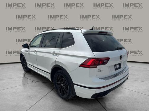 Oryx White Pearl 2022 Volkswagen Tiguan 2.0T SE R-Line Black
