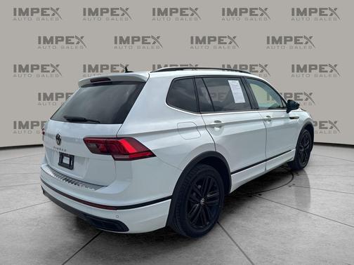 Oryx White Pearl 2022 Volkswagen Tiguan 2.0T SE R-Line Black