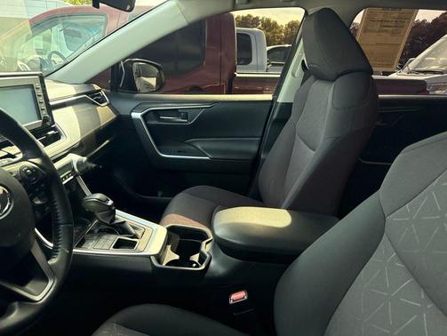 Magnetic Gray Metallic 2019 Toyota RAV4 XLE