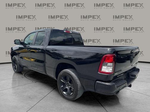 Diamond Black Crystal Pearlcoat 2022 RAM 1500 Big Horn/Lone Star