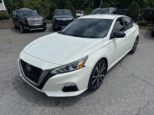 Pearl White Tricoat 2021 Nissan Altima SR FWD