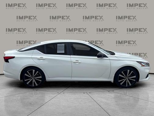 Pearl White Tricoat 2021 Nissan Altima SR FWD