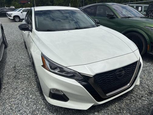 Pearl White Tricoat 2021 Nissan Altima SR FWD