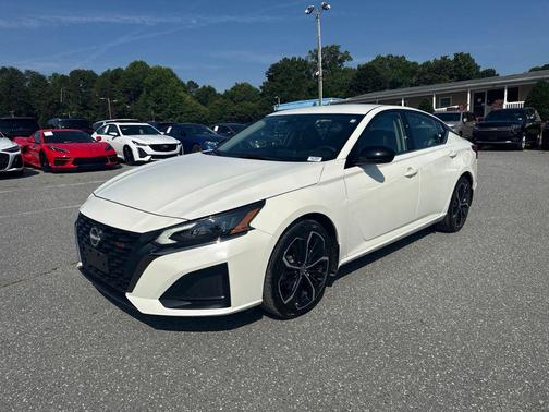 Pearl White Tricoat 2025 Nissan Altima SR FWD