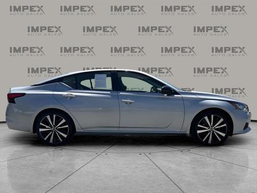 2021 Nissan Altima SR FWD