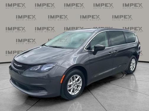 2023 Chrysler Voyager LX