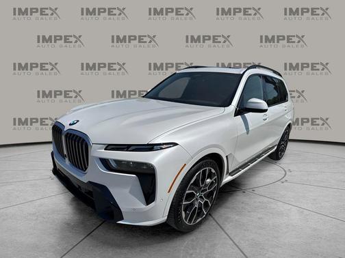 Mineral White Metallic 2024 BMW X7 xDrive40i