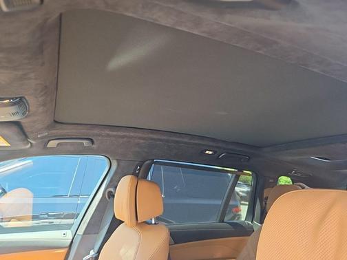 Mineral White Metallic 2024 BMW X7 xDrive40i