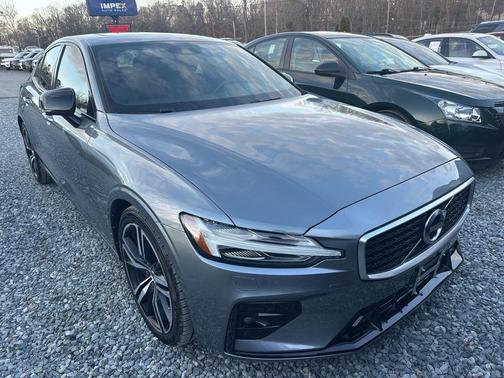 2020 Volvo S60 T5 R-Design