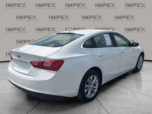 Summit White 2025 Chevrolet Malibu FWD 1LT