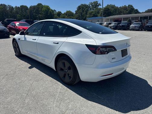 Pearl White Multi-Coat 2023 Tesla Model 3 Standard Range