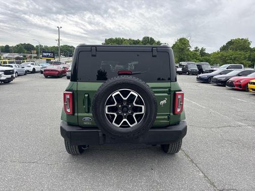 ERUPTION GREEN METALLIC 2025 Ford Bronco Outer Banks