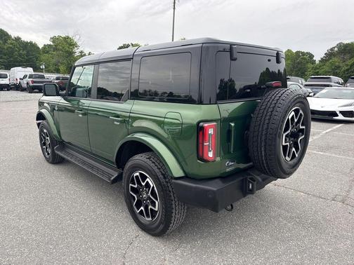 ERUPTION GREEN METALLIC 2025 Ford Bronco Outer Banks