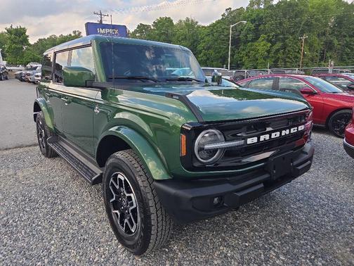 ERUPTION GREEN METALLIC 2025 Ford Bronco Outer Banks