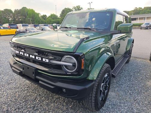 ERUPTION GREEN METALLIC 2025 Ford Bronco Outer Banks