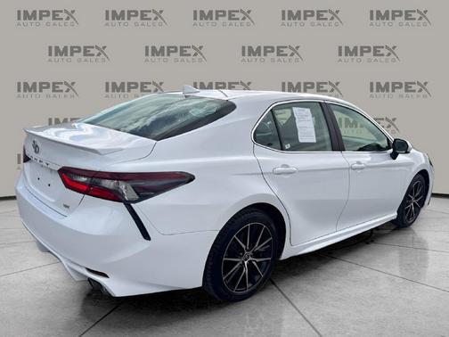 Super White 2021 Toyota Camry SE